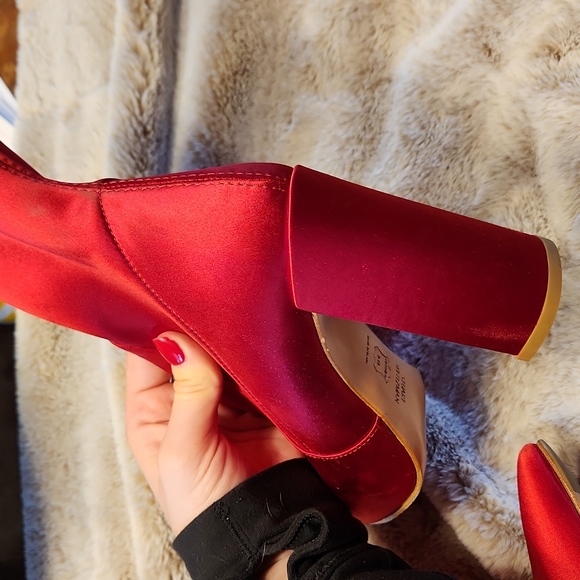 Stuart Weitzman Clinger Red Satin Booties sz 7 - Picture 6 of 6